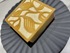 壹·杏仁慕斯配树莓-潮一不贰·法式甜品·生日蛋糕·西式简餐(外滩店)