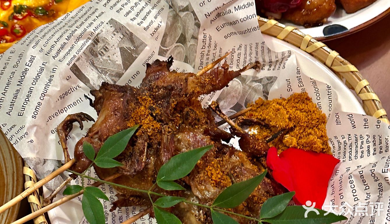 青岛小酒馆,好爱这种氛围松弛感…