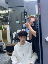 -藤野造型专业烫染接发