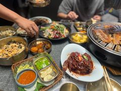 -草家酱蟹炭火烤肉店(珲春南路二店)