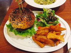 招牌牛肉汉堡-UPPER KITCHEN(延安路店)