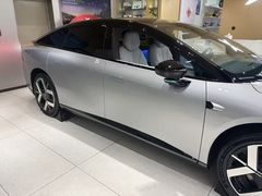 -小鹏汽车(上海静安大融城店)