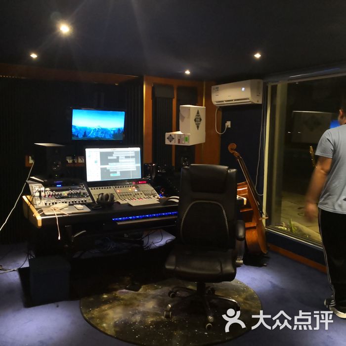 降九音乐乐队体验馆   录音棚