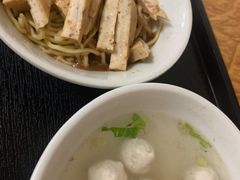 -松树干拌面店