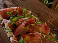 -SISTERS BAR RESTAURANT川意酒馆(嘉善老市H楼店)