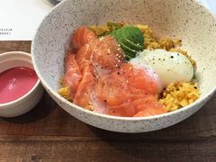 烟熏三文鱼牛油果饭-三秋舍·梦幻岛(小西路店)