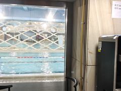-蓝海豚游泳俱乐部(南京西路店)