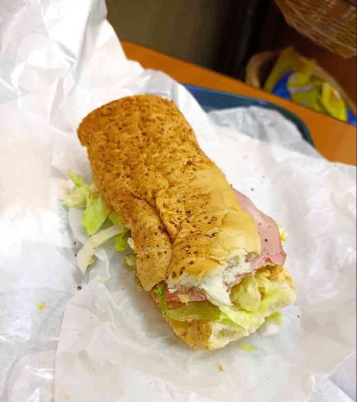 赛百味subway(来福士商场店)-"意大利香辣经典 全麦面包 挺好的 很有.