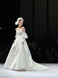 -Renee芮亦婚纱(原丽莎)
