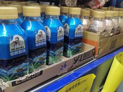 -黄五箱进口网红仓(金沙滩啤酒城店)
