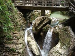 -龙水峡地缝景区