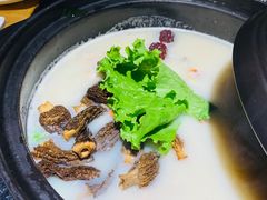 -洪氏嗨捞·广东猪肚鸡·椰子鸡火锅(西咸万象城店)