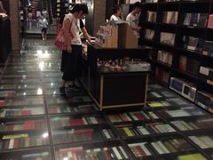 -钟书阁(松江泰晤士小镇店)