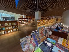 -新华文创·光的空间