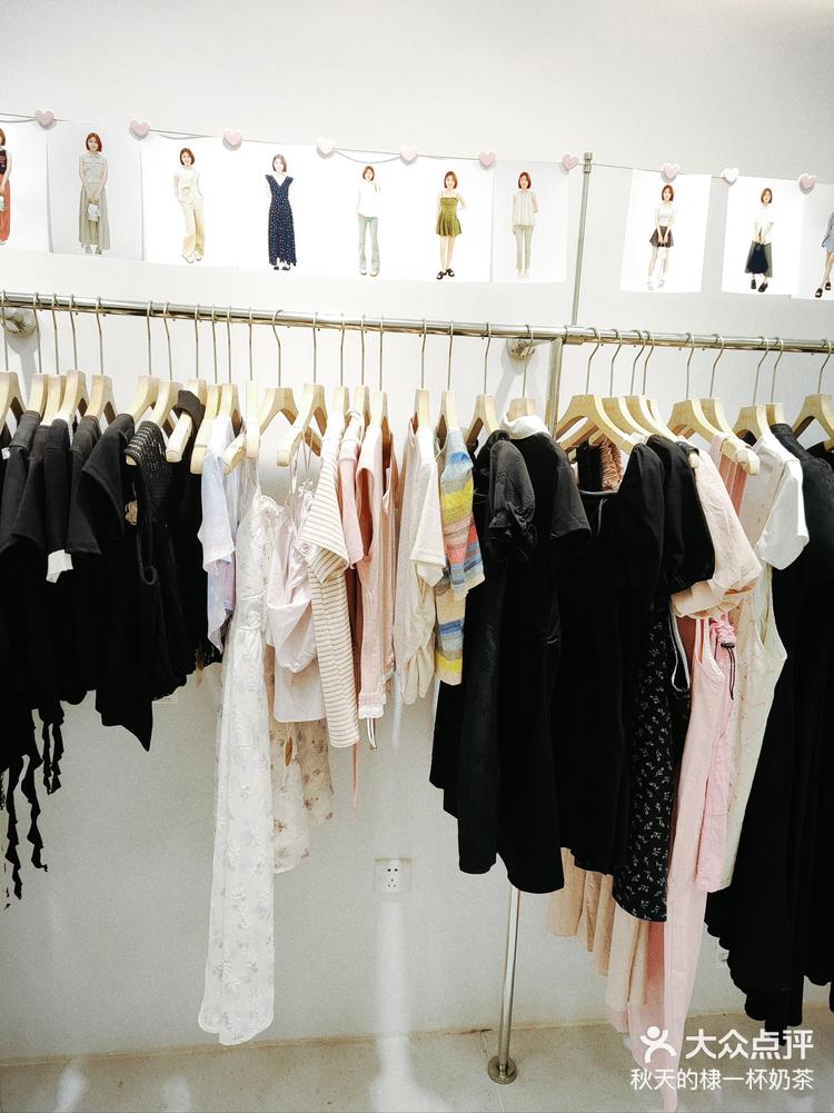 19:09 关注 店铺装修风格我好喜欢,里面设计的特别好看98,衣服各种