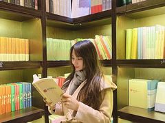 -钟书阁(松江泰晤士小镇店)