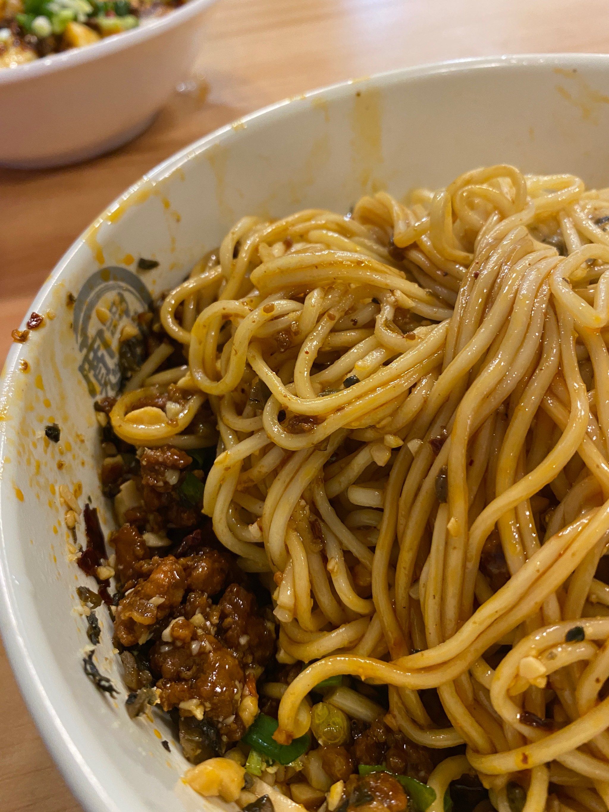 n店里的老板很爽气,进门后快速安排