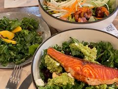煎三文鱼牛油果色拉-Wagas沃歌斯(杭州黄龙万科店)