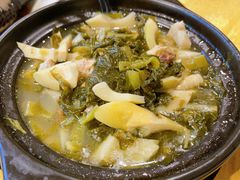 酸菜猪肉煲-华兴餐厅·招牌生鱼片(桃园路店)