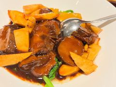 蘑菇春笋炒雪花牛舌-Yan Ting 宴庭中餐厅(上海静安瑞吉酒店)