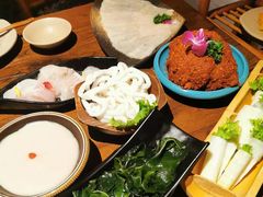 -老牌坊云南鱼豆花火锅(爱建店)