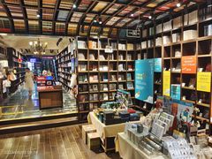 -钟书阁(松江泰晤士小镇店)