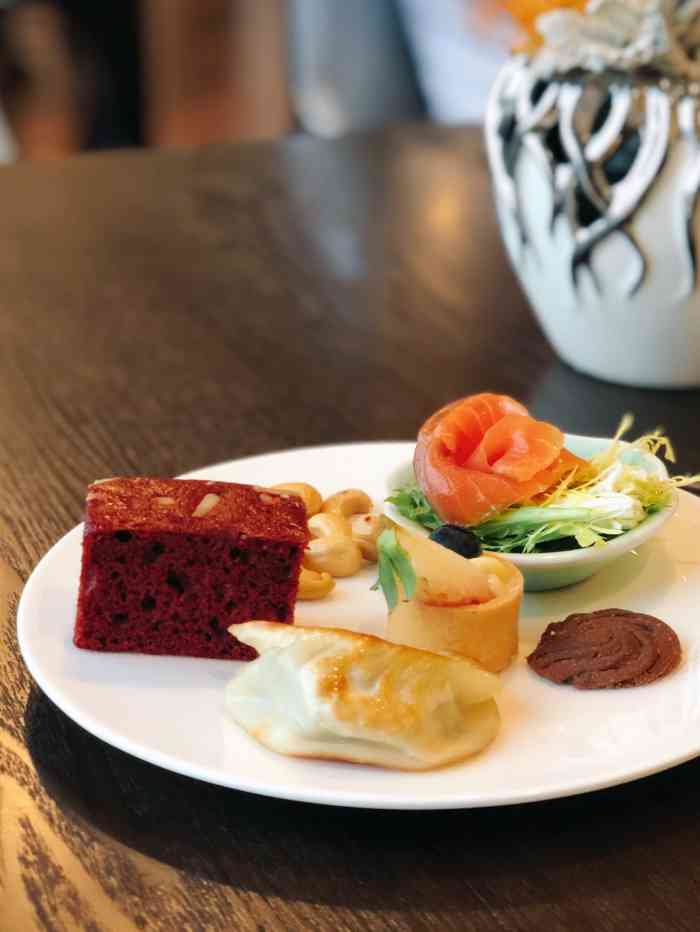 饭店·西湖17湖景餐厅-"不得不说新侨饭店的环境还是很赞的,自助餐