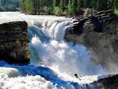 -阿萨巴斯卡瀑布观景点