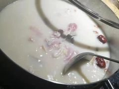 -洪氏嗨捞·广东猪肚鸡·椰子鸡火锅(西咸万象城店)