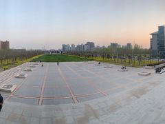 图书馆前-河南牧业经济学院(龙子湖校区)