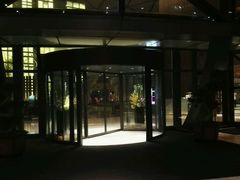 门口-上海滴水湖皇冠假日酒店