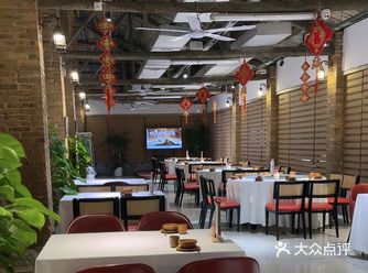前身是砖窑厂，餐厅将传统的窑洞文化与现代餐饮完美结合