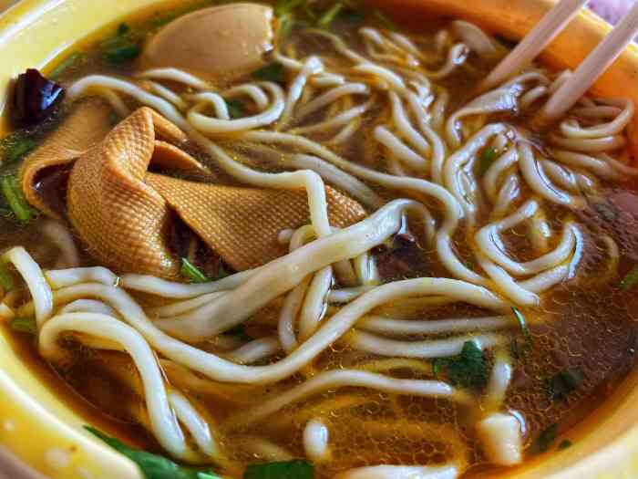 顺发拉面(长湖路店)-"老房子的位置附近,一家也是开了多年的店了.