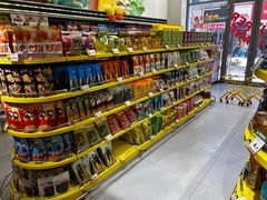 -咻啵翔翔零食基地(万达广场店)