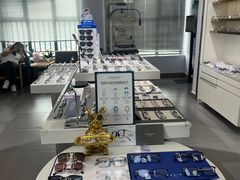 -视野联行眼镜•蔡司•依视路(温江店)