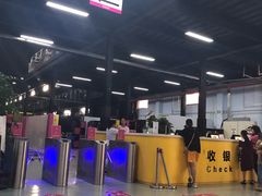 -嘿哟动霸CHUA·新潮玩运动娱乐中心·蹦床滑冰团建乐园