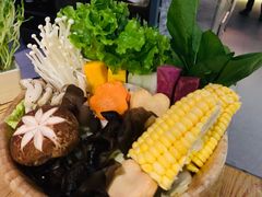 -湊湊火锅·茶憩(杭州湖滨银泰in77店)