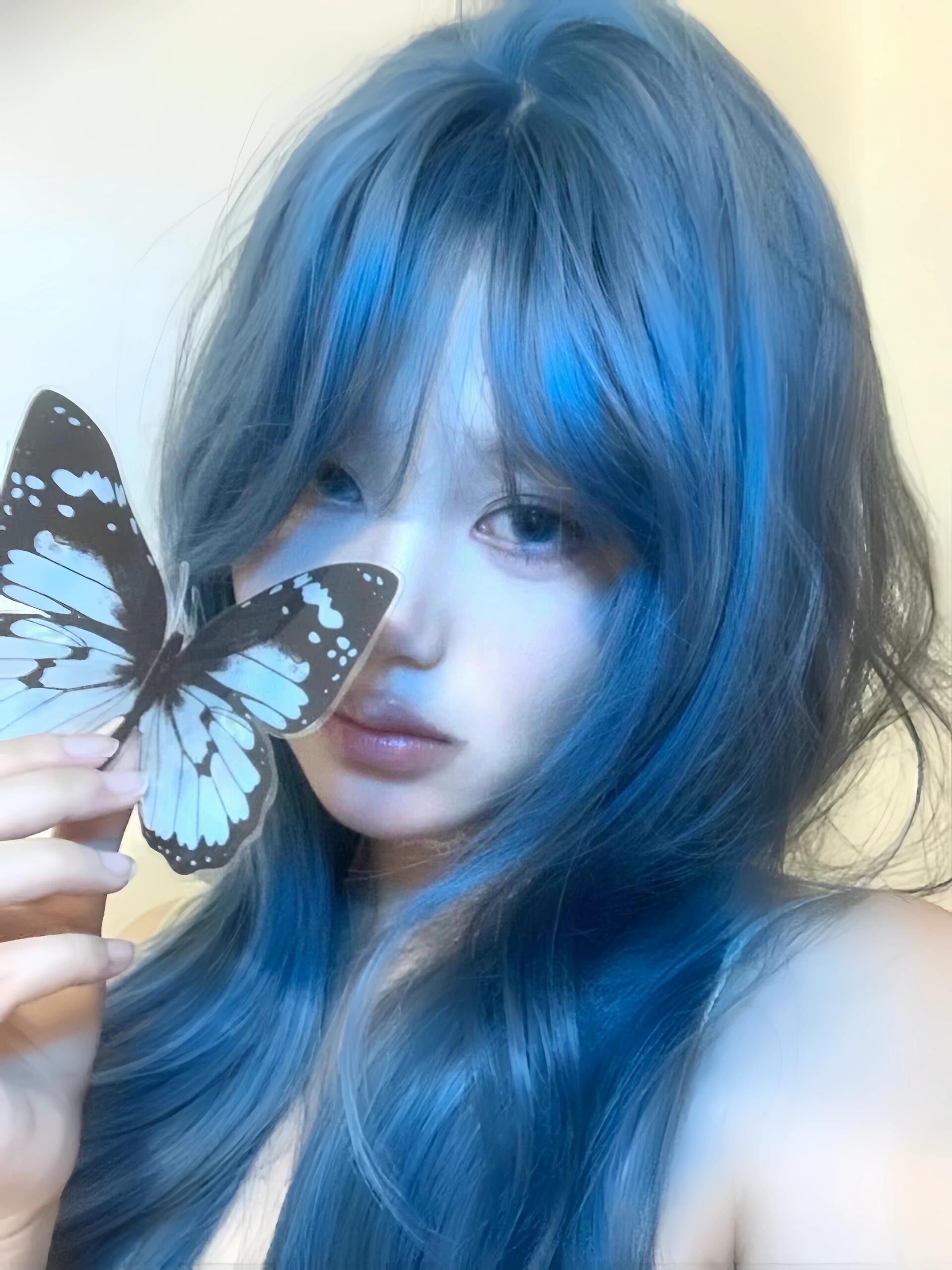 女生雾蓝色头发