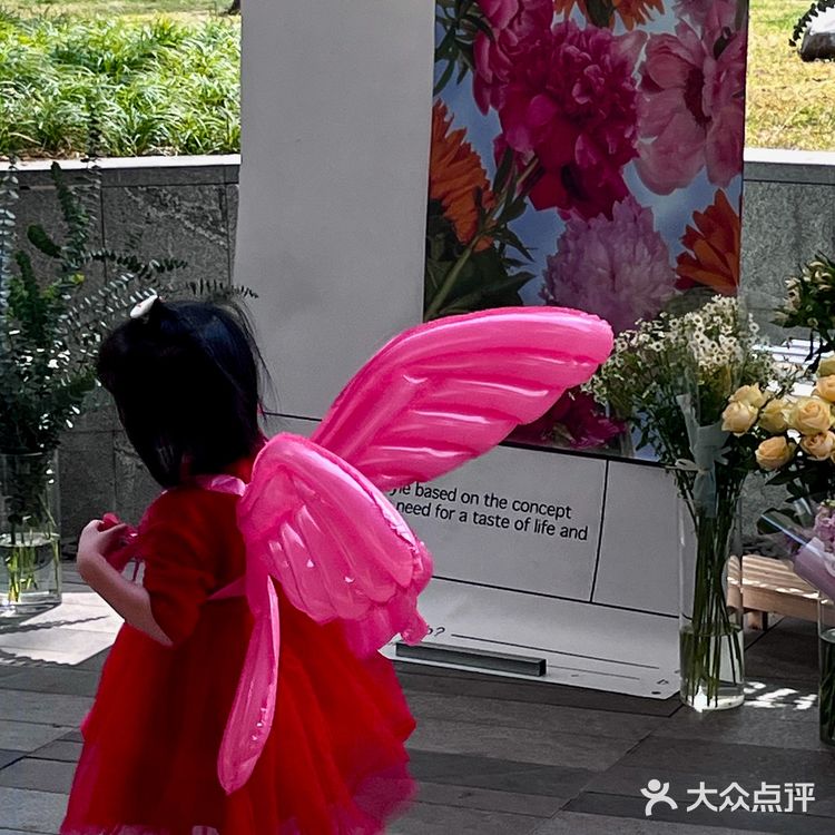 喜欢西安的春天🌷让每家小店都在走花路！