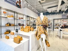 -百年港湾奥特莱斯(香炉礁店)