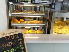 面包甜点陈列柜-椰小咖(亚龙湾东榕美食广场店)