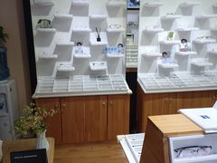 -MiRi眼镜·蔡司·星趣控·尼康控优点视觉合作店(南京东路店)