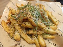 招牌黑松露芝士薯条-Mark&Mars Restaurant