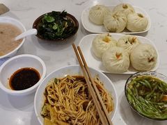 -李与白包子铺(桐梓林店)