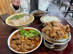 红烧肥肠-梯坎豆花