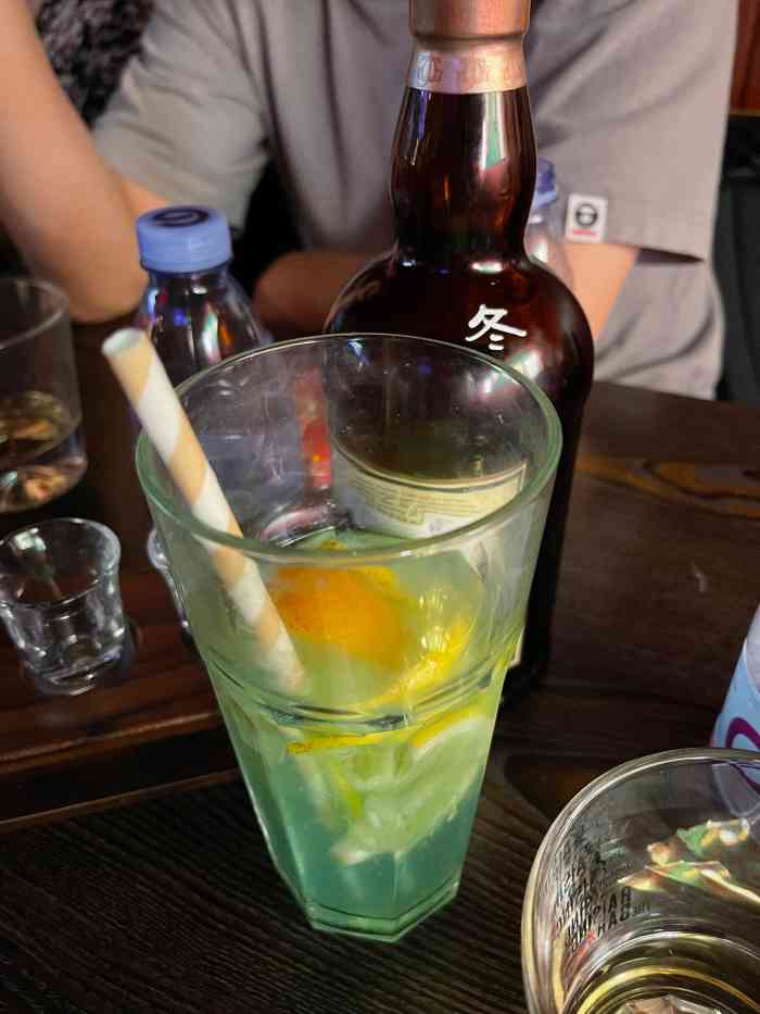 zebra bar-"噢评价一间酒吧可能更多会用到有腔调氛围好.