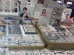 -美式眼镜·授权蔡司.依视路.尼康.豪雅.明月(人民广场店)