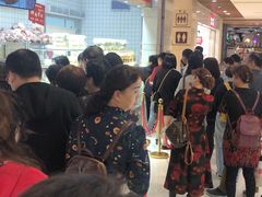 等位区-白玉兰食品甜凤店(合生汇店)