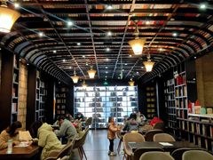 -钟书阁(松江泰晤士小镇店)