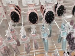 -名创优品(广州萝岗万达广场店)